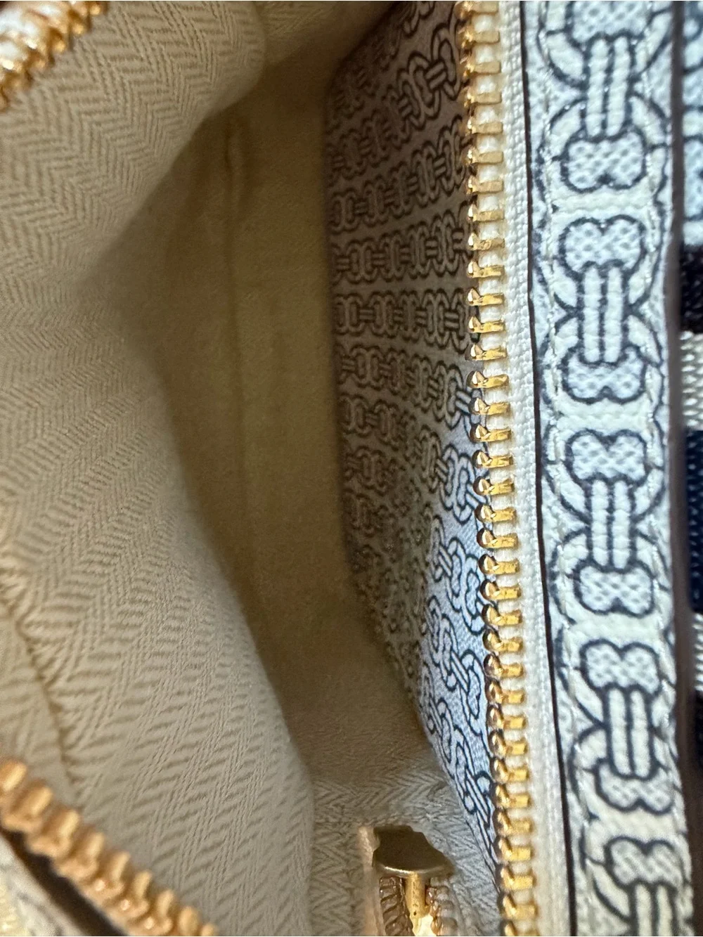 NWT Rare Tory Burch White, Navy & Black Printed Canvas Patch Crossbody Bag